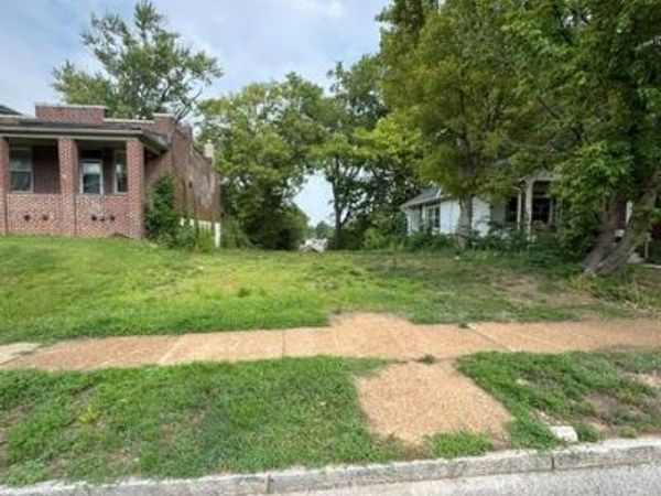 4459 Grace Ave , St Louis, MO 63116