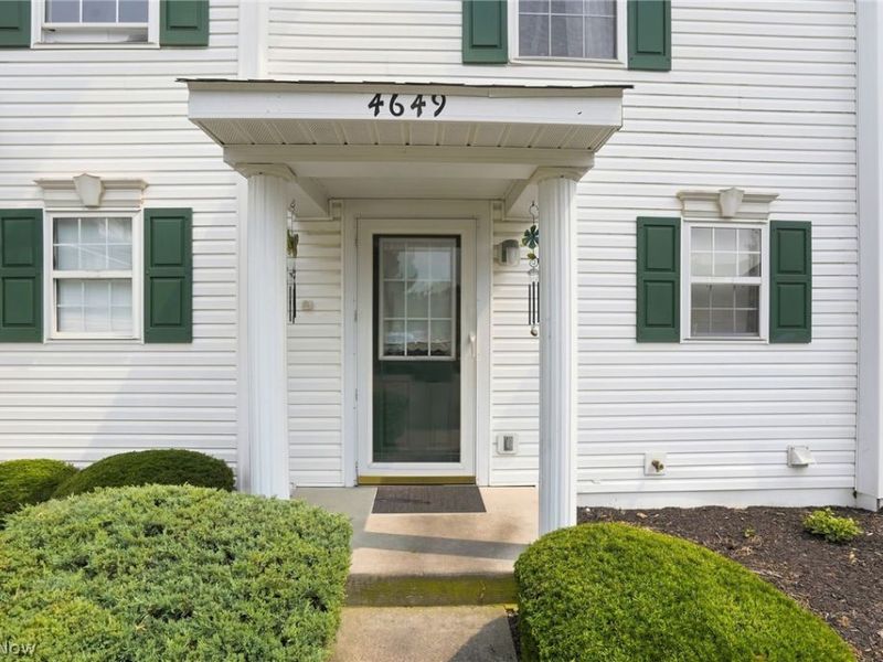 4649 Hobson Drive, Columbus, OH 43228 Photo 2