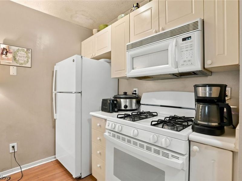 4649 Hobson Drive, Columbus, OH 43228 Photo 4