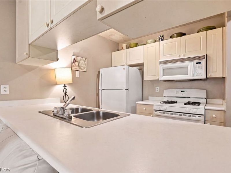 4649 Hobson Drive, Columbus, OH 43228 Photo 6