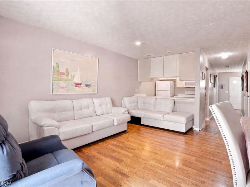 4649 Hobson Drive, Columbus, OH 43228 Photo 8
