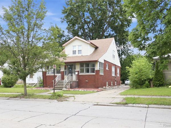 6915 Braun, Center Line, Mi 48015