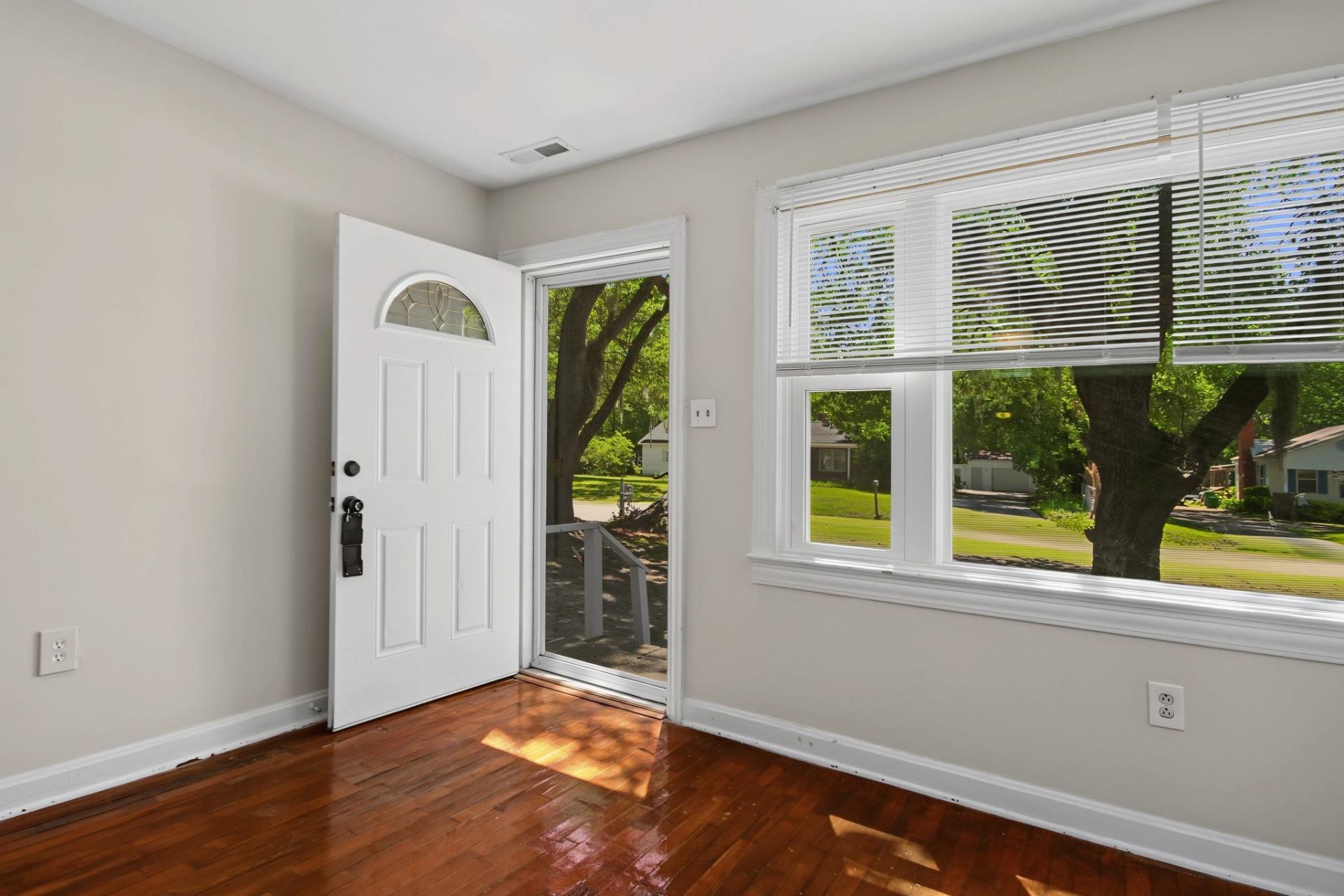 2407 South Island Rd.  Photo 6