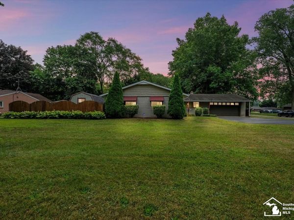 7498 Apache Trail, Temperance, MI 48182