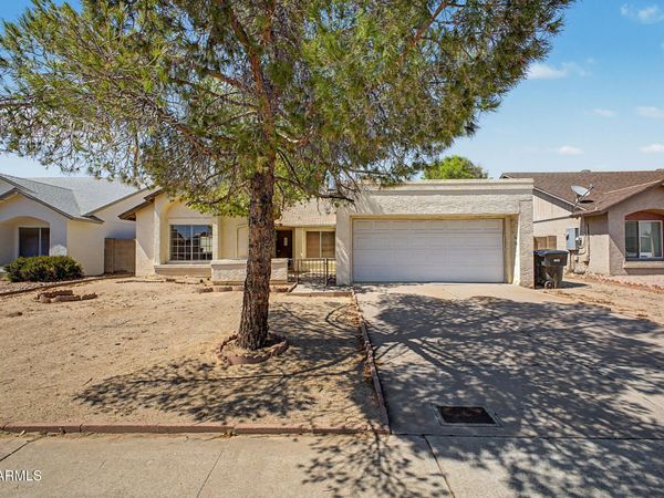 818 W ORAIBI Drive, Phoenix, AZ 85027