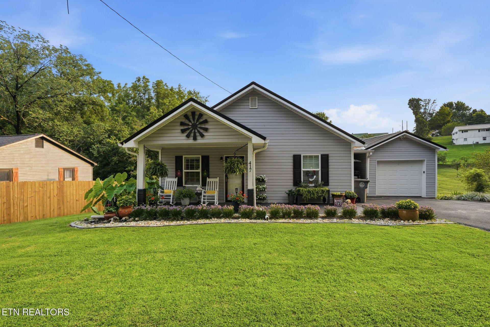 417 Hammond Ave, Mount Carmel, TN 37645 Main Photo