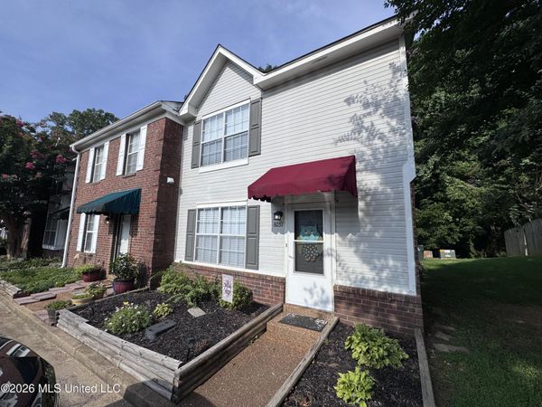 8051 W Creekwood Circle, Southaven, MS 38671