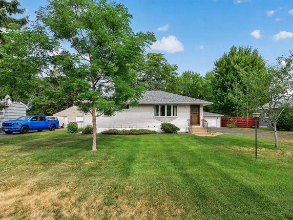 1225 Skillman Avenue E, Maplewood, MN 55109