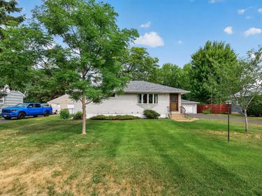 1225 Skillman Avenue E, Maplewood, MN 55109