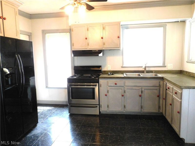 359 Fulton Street , Conneaut, OH 44030 Photo 12