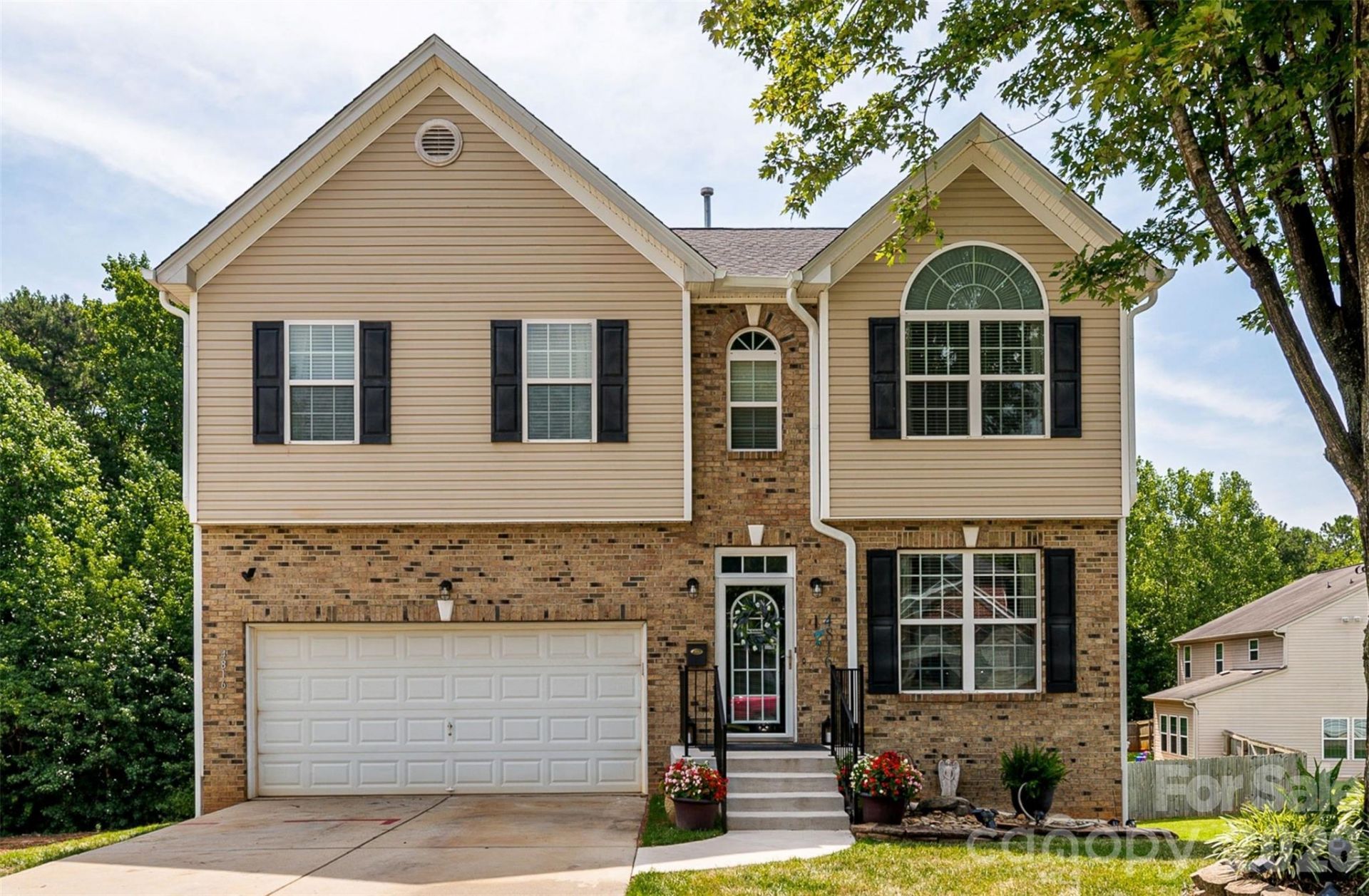 4816 Eagle Creek Drive, Charlotte, NC 28269 Main Photo