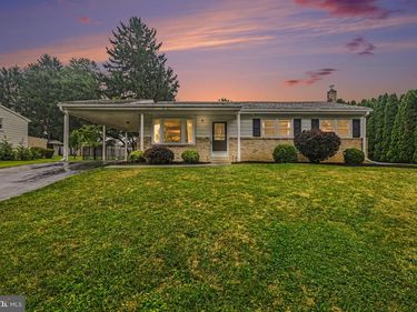 15 POCONO DRIVE, MECHANICSBURG, PA 17055