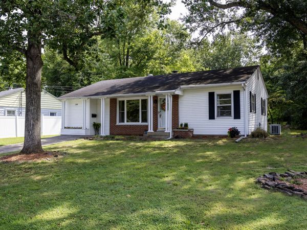 209 S Brook Lane W, Carbondale, IL 62901