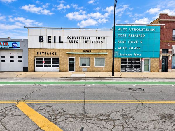 6243 N Clark Street, Chicago, IL 60660