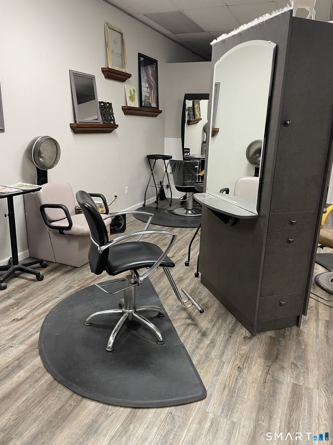 30 Pennsylvania , Unit Beauty Sal, East Lyme, CT 06357 Main Photo