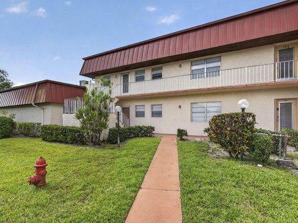 12020 W GREENWAY Drive, Unit 101, Royal Palm Beach, FL 33411