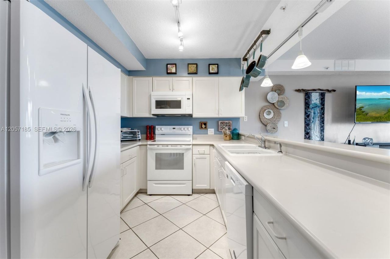 95 Coco Plum Dr Unit 4b & Slip B-34, Marathon, FL 33050 Photo