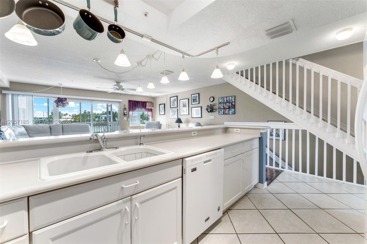 95 Coco Plum Dr Unit 4b & Slip B-34, Marathon, FL 33050 Photo