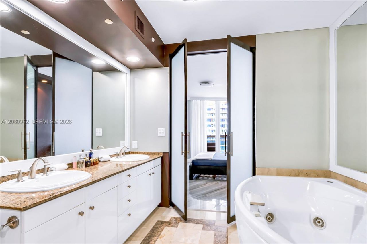19333 Collins Ave, Unit 1903, Sunny Isles Beach, FL 33160 Photo