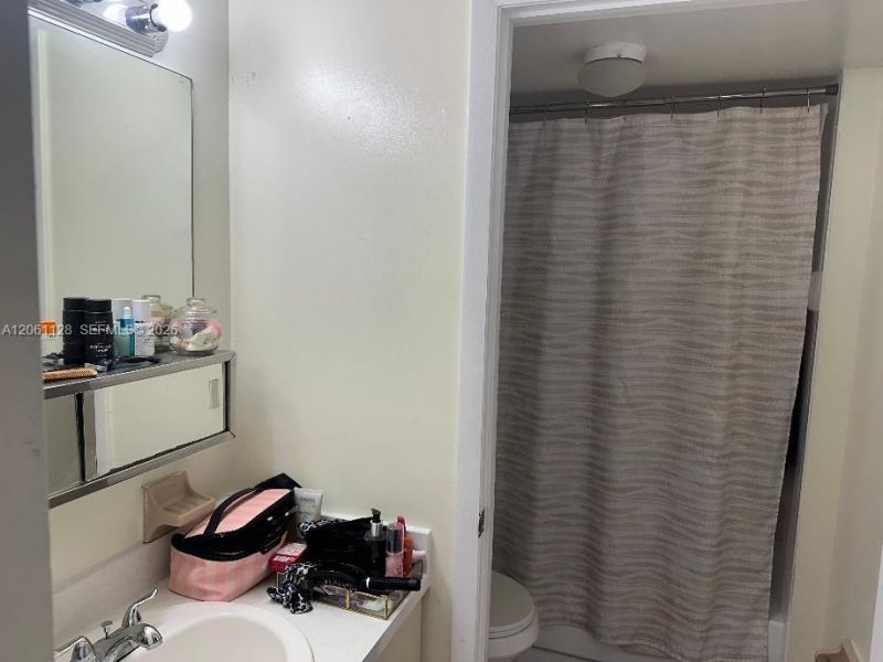 1820 W 53rd St , Unit 518, Hialeah, FL 33012 Photo