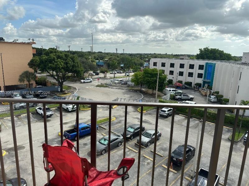 1820 W 53rd St , Unit 518, Hialeah, FL 33012 Photo