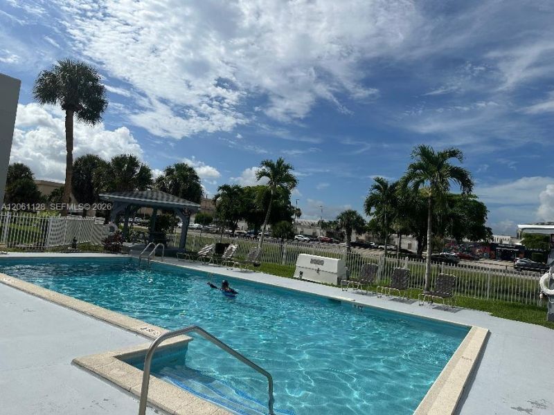 1820 W 53rd St , Unit 518, Hialeah, FL 33012 Photo