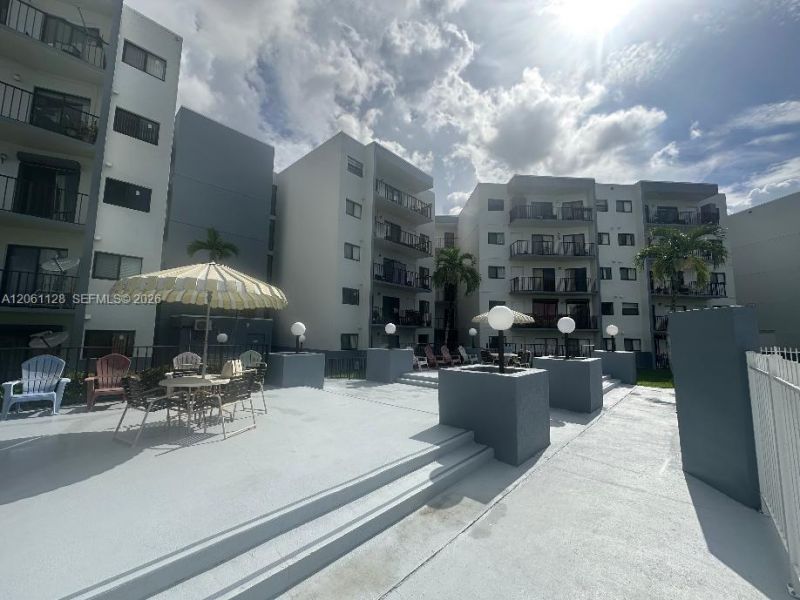 1820 W 53rd St , Unit 518, Hialeah, FL 33012 Photo