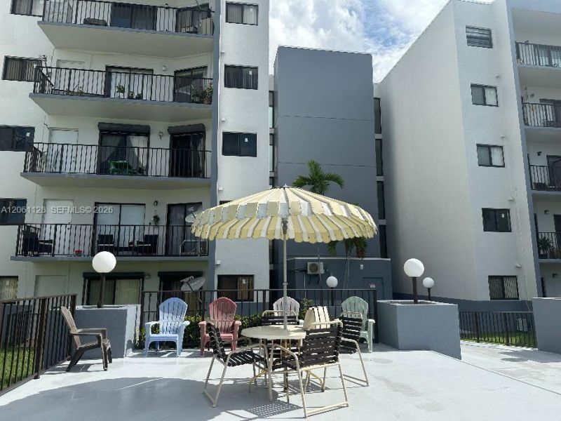 1820 W 53rd St , Unit 518, Hialeah, FL 33012 Photo