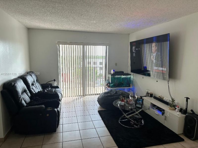 1820 W 53rd St , Unit 518, Hialeah, FL 33012 Photo