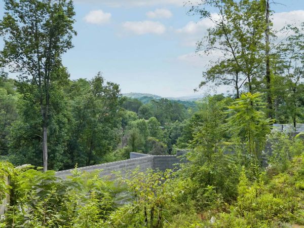 1738 Bassett Way, Sevierville, TN 37876