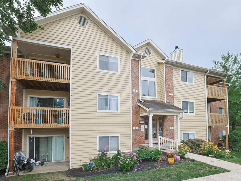 979 Cedar Ridge Drive, Unit 11, Pierce Twp, OH 45245 Photo 2