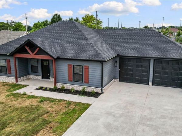 607 6th Avenue, Gravette, AR 72736