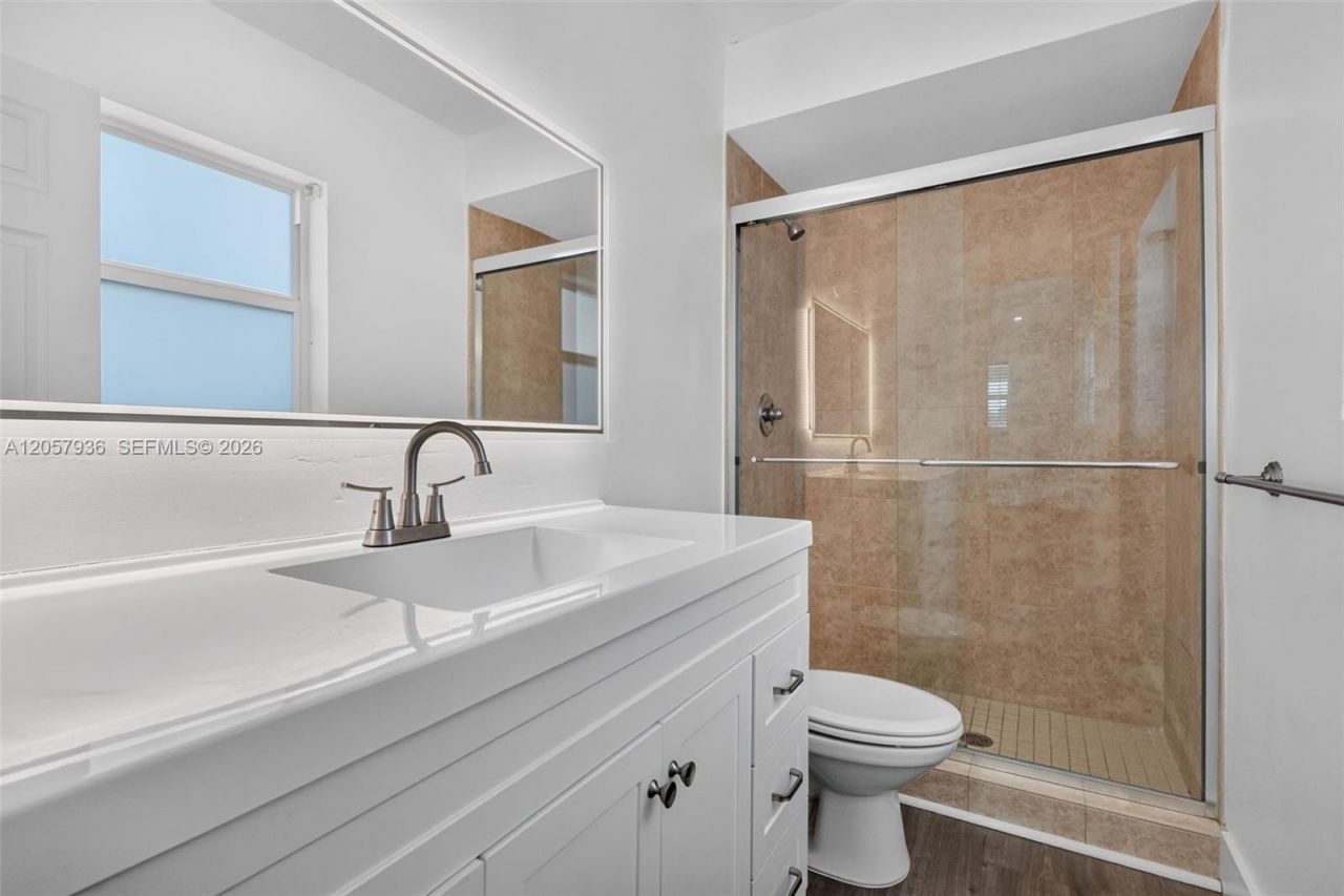 2100 Diana Dr , Unit 310, Hallandale Beach, FL 33009 Photo