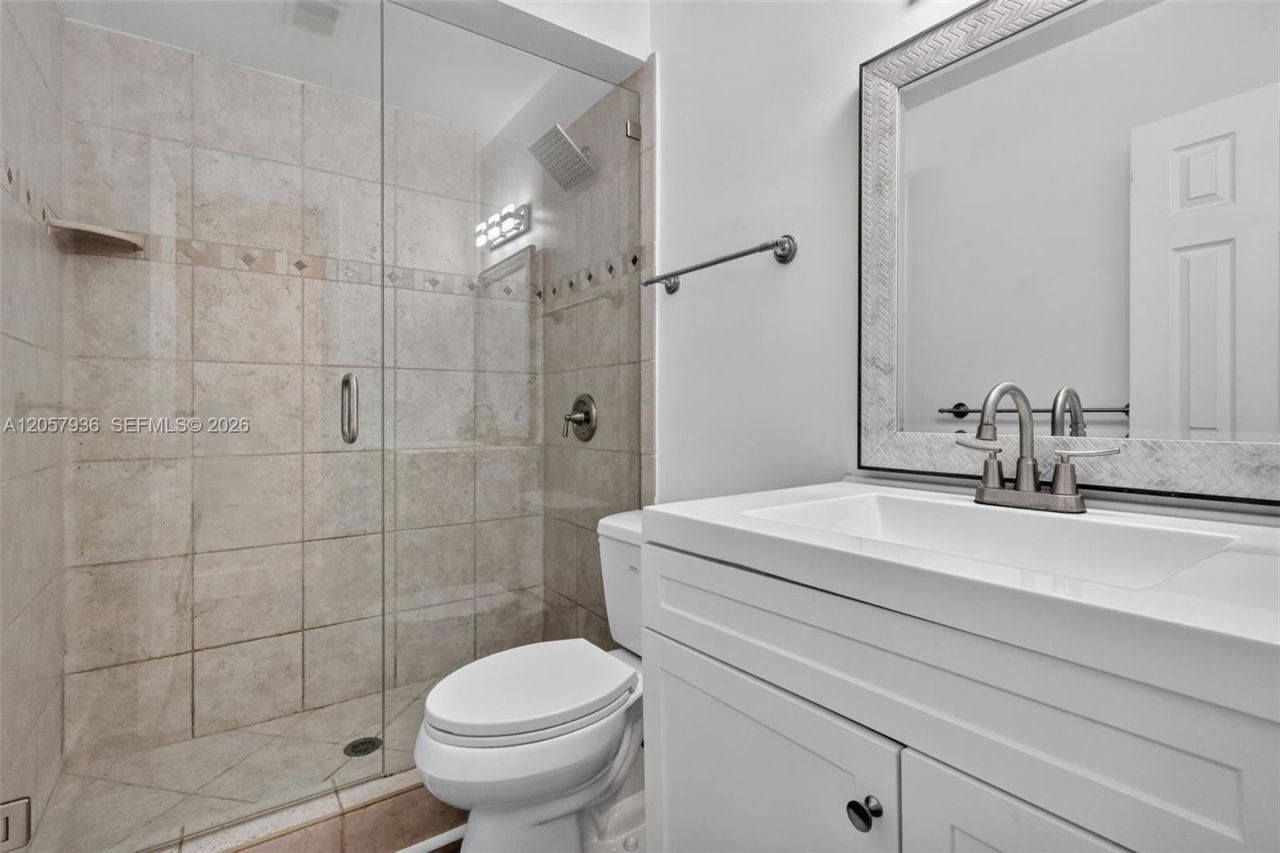 2100 Diana Dr , Unit 310, Hallandale Beach, FL 33009 Photo