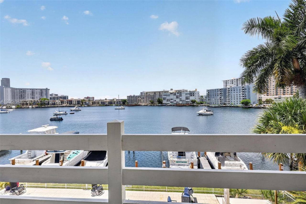 2100 Diana Dr , Unit 310, Hallandale Beach, FL 33009 Photo