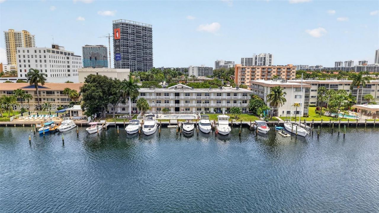 2100 Diana Dr , Unit 310, Hallandale Beach, FL 33009 Photo