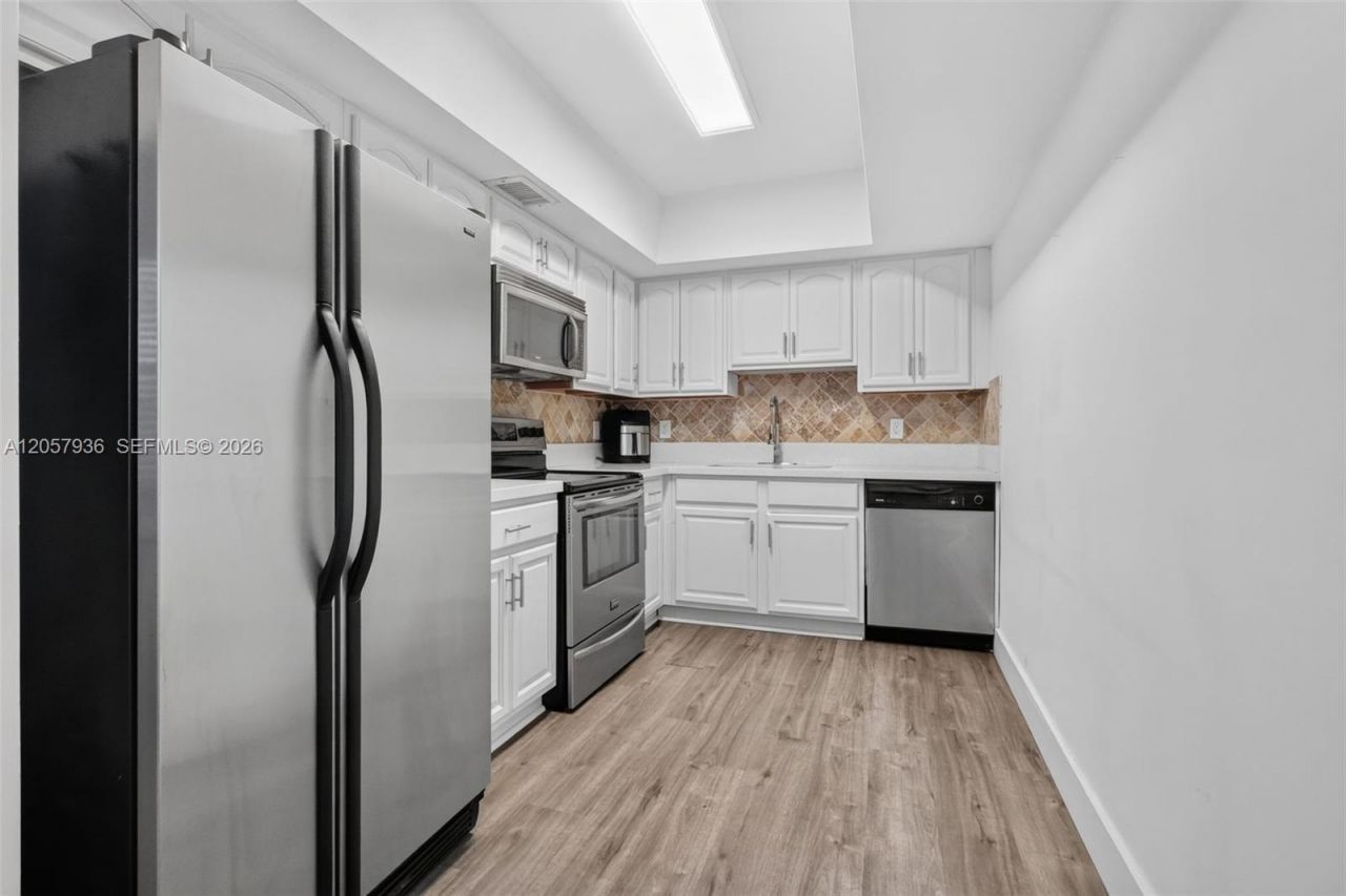 2100 Diana Dr , Unit 310, Hallandale Beach, FL 33009 Photo