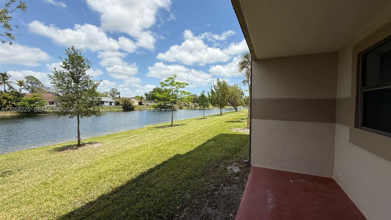 9933 Nob Hill Ln, Unit 9933, Sunrise, FL 33351 Photo
