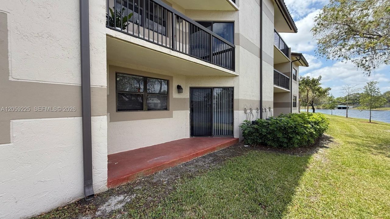 9933 Nob Hill Ln, Unit 9933, Sunrise, FL 33351 Photo
