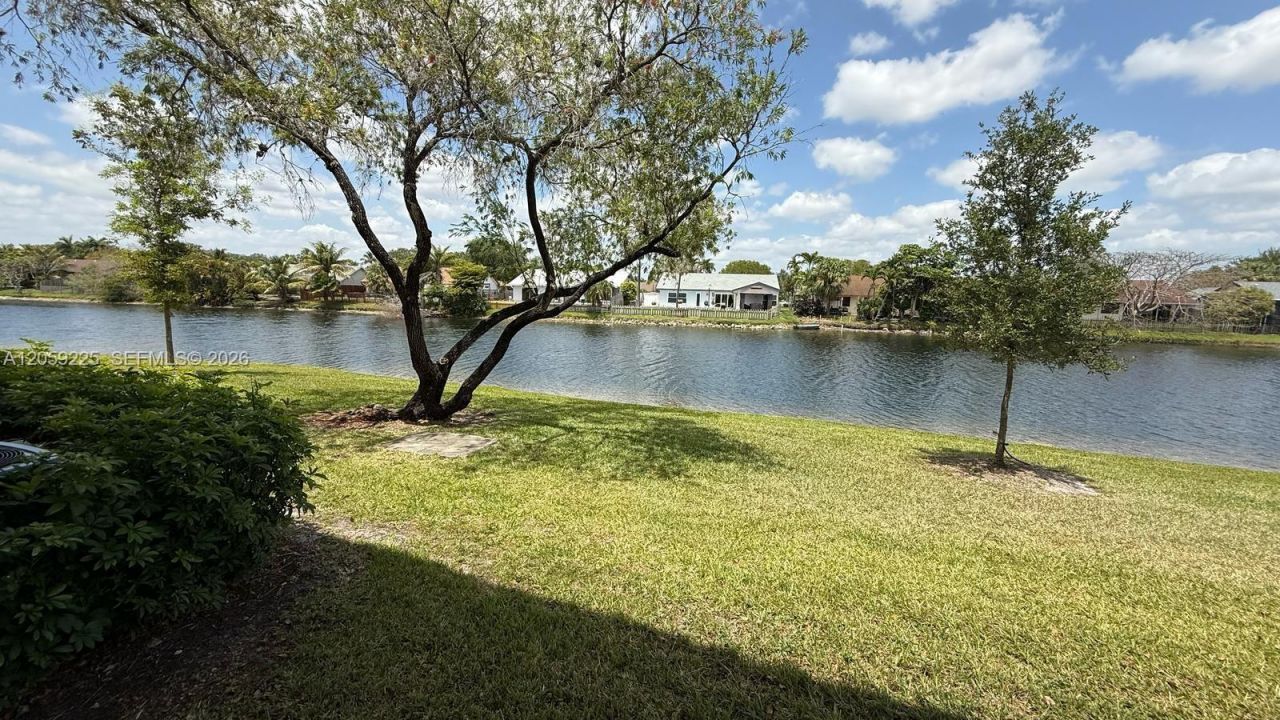 9933 Nob Hill Ln, Unit 9933, Sunrise, FL 33351 Photo