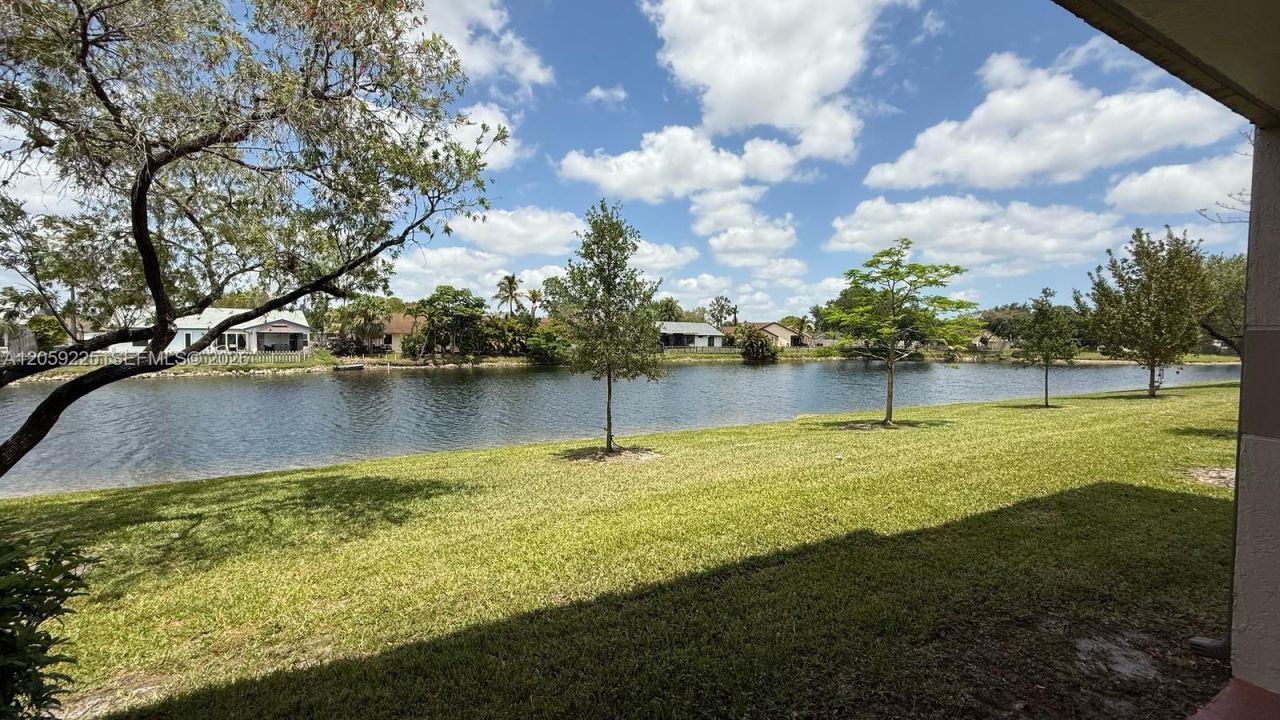 9933 Nob Hill Ln, Unit 9933, Sunrise, FL 33351 Photo