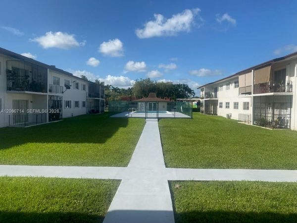 9520 SW 8th St , Unit 118, Miami, FL 33174