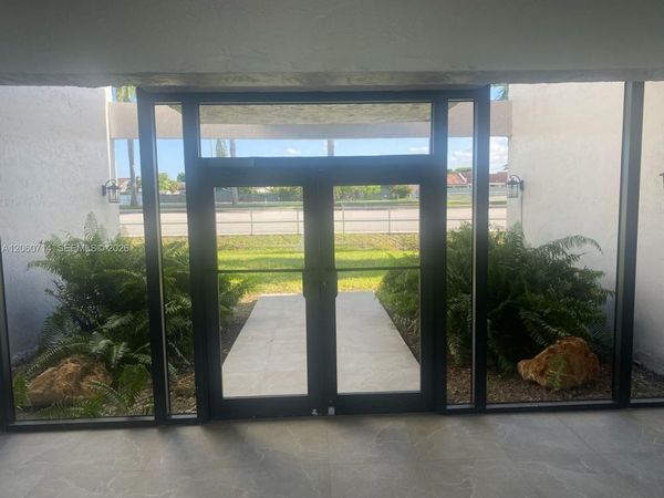 9520 SW 8th St , Unit 118, Miami, FL 33174