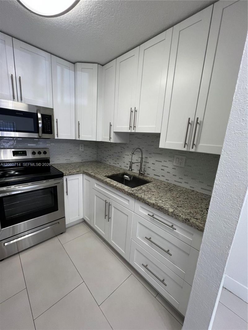 9520 SW 8th St , Unit 118, Miami, FL 33174 Photo