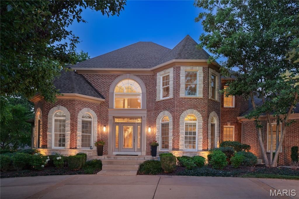 2900 Trafalgar Drive, Town and Country, MO 63131 Main Photo