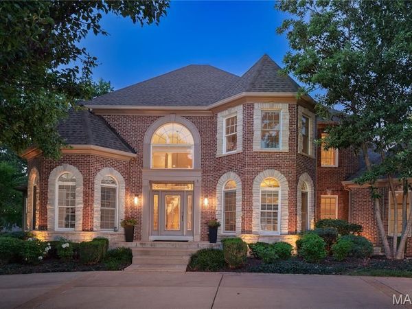 2900 Trafalgar Drive , Town and Country, MO 63131