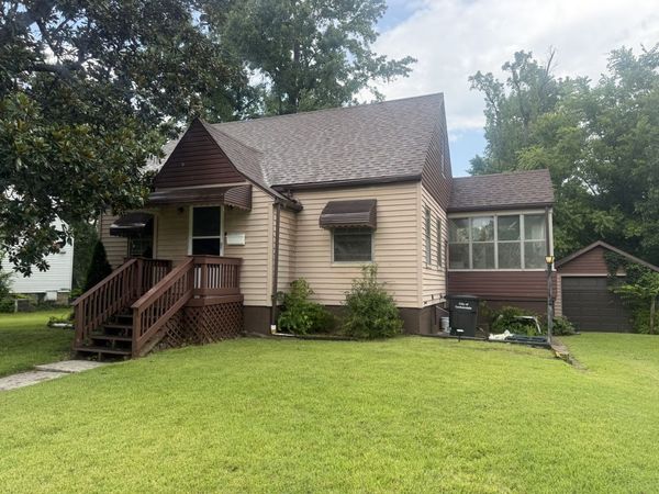 1108 W Walkup Avenue , Carbondale, IL 62901