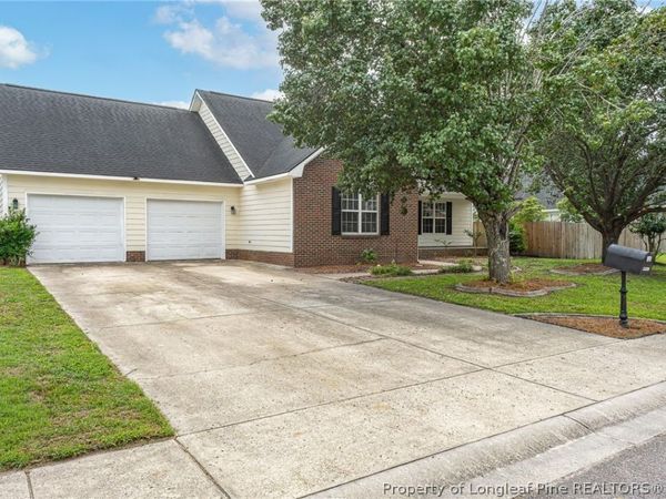 5529 Walking Trail Way , Hope Mills, NC 28348