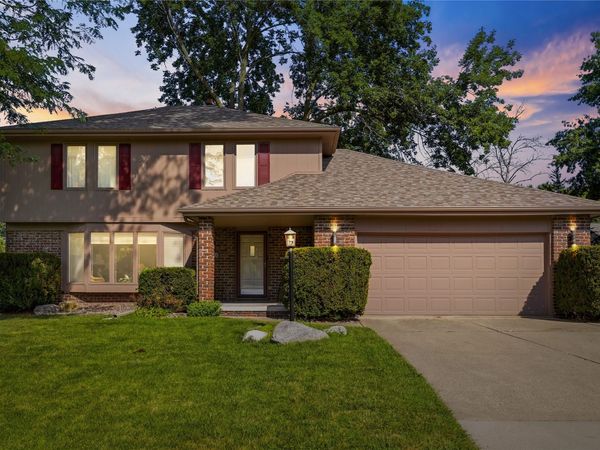 1056 Maplenol Drive, West Des Moines, IA 50266