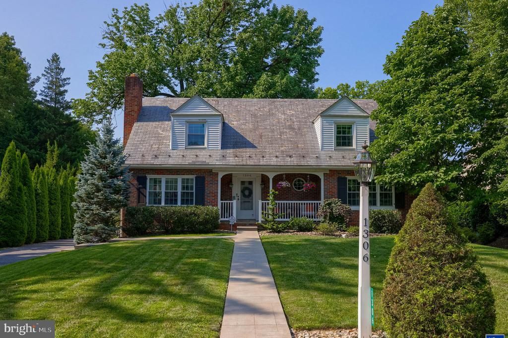 1306 HILLCREST ROAD , LANCASTER, PA 17603